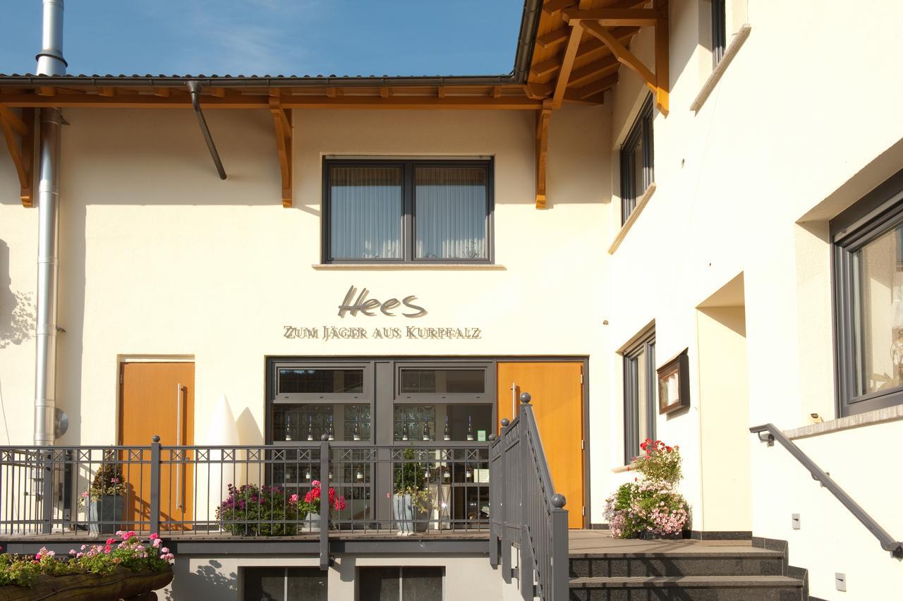 Weingut Hees - Landgasthof Zum Jaeger Aus Kurpfalz Auen Luaran gambar